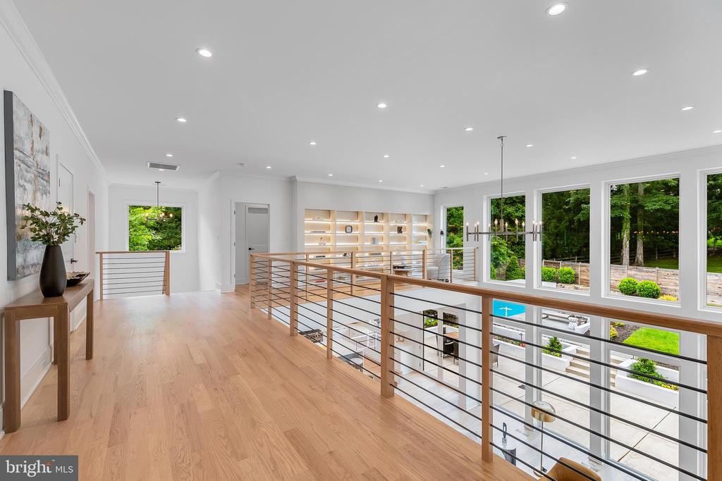 5914 Woodley Rd