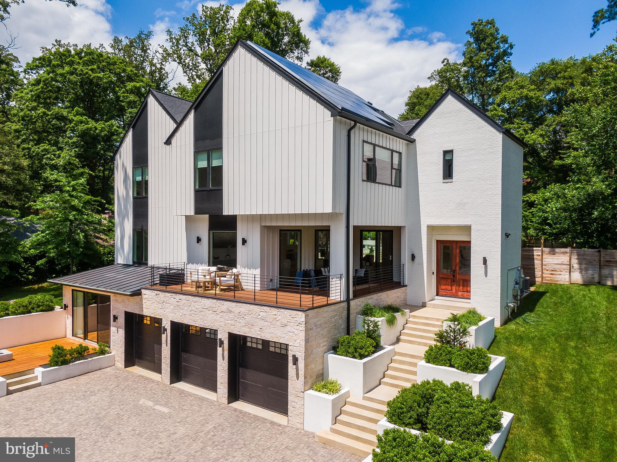 5914 Woodley Rd