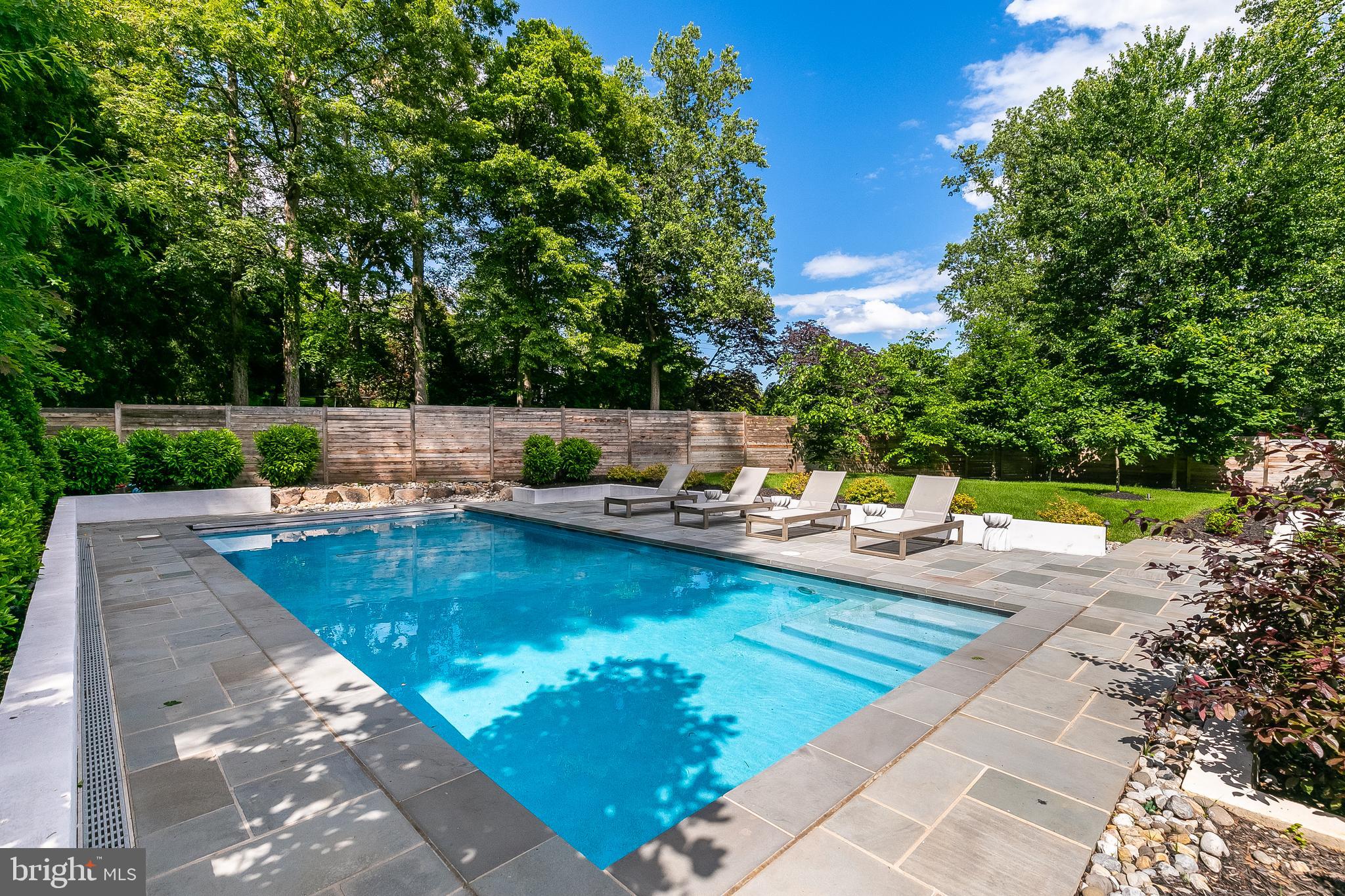5914 Woodley Rd
