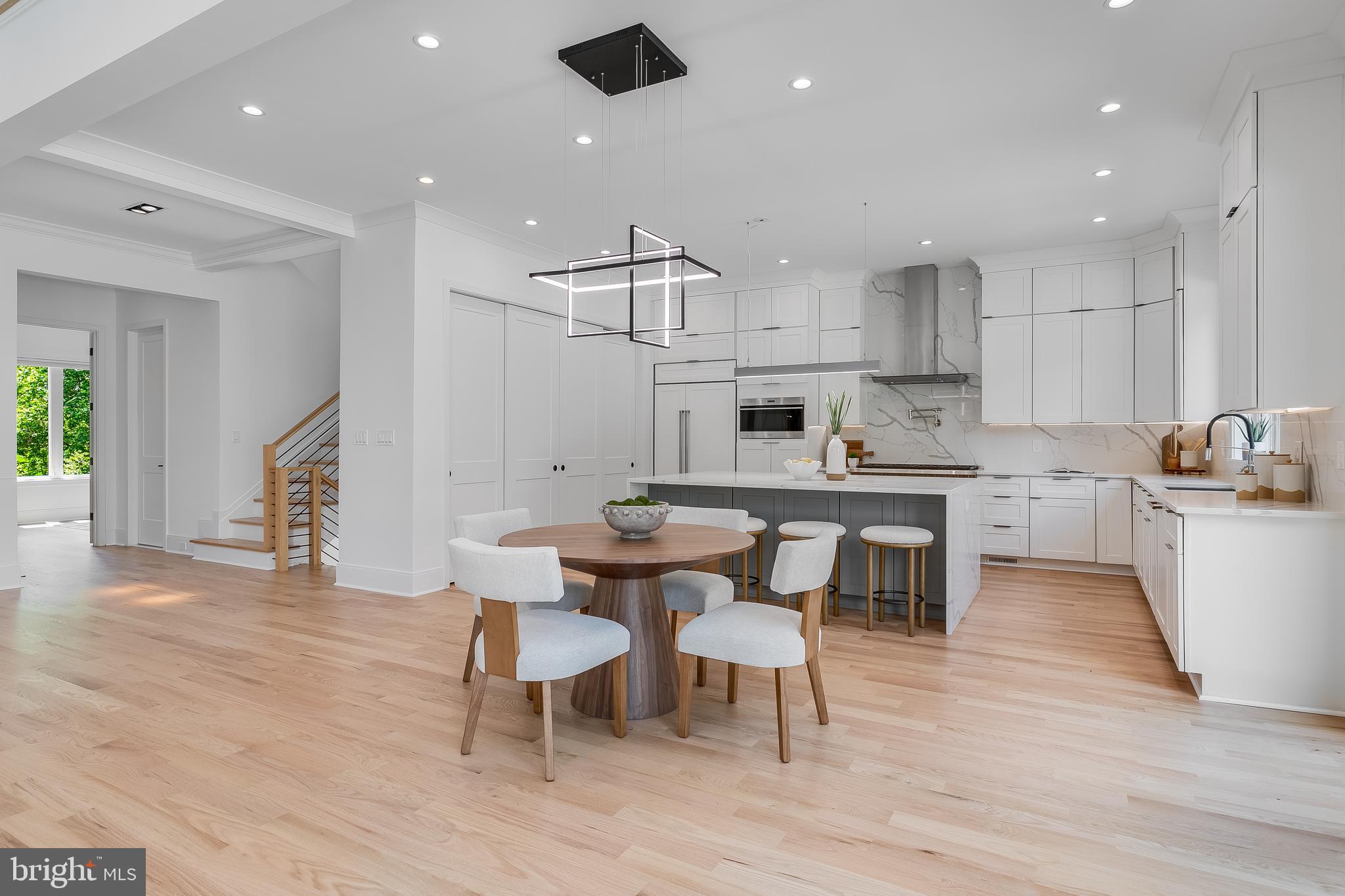 5914 Woodley Rd