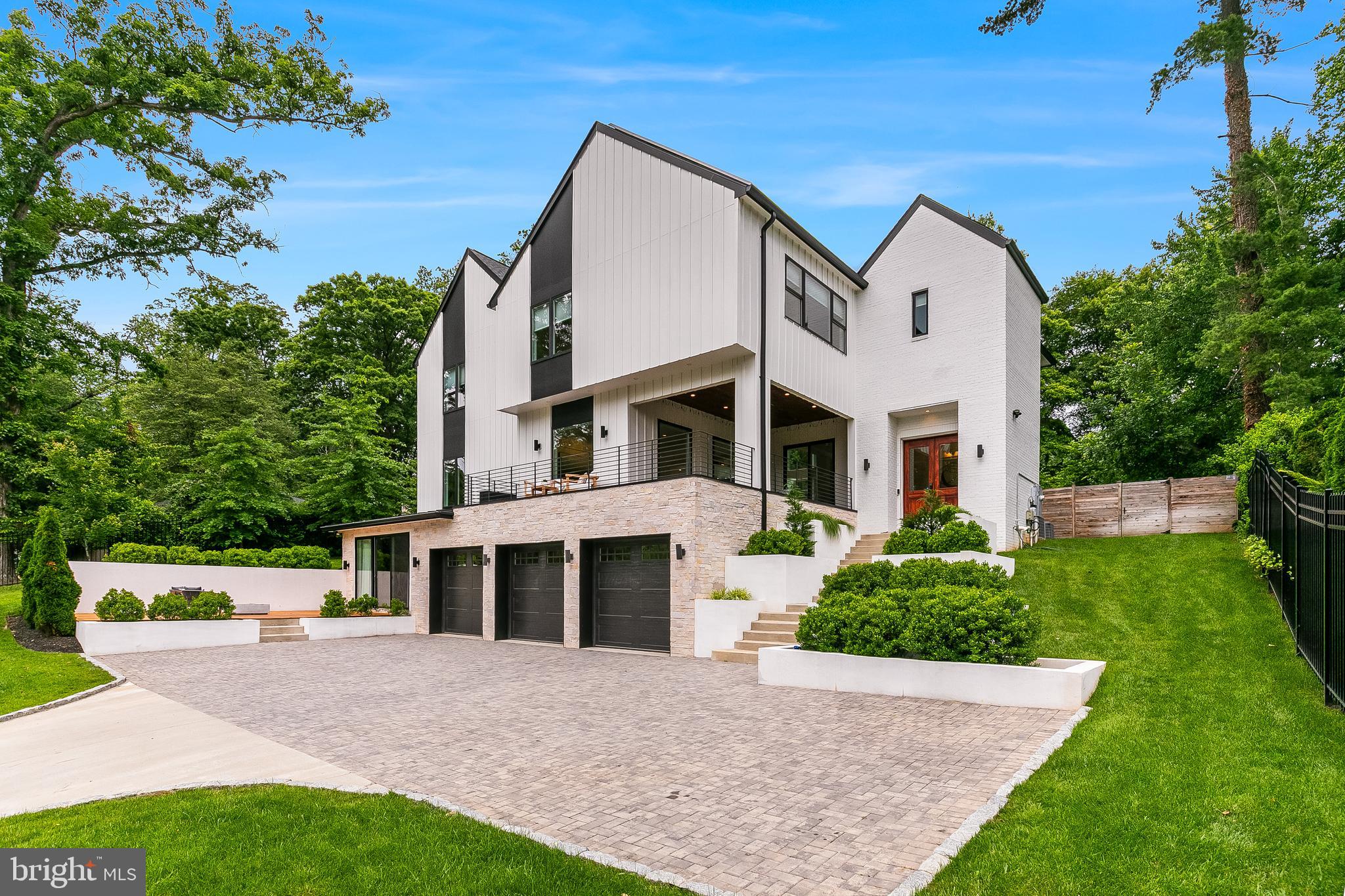 5914 Woodley Rd