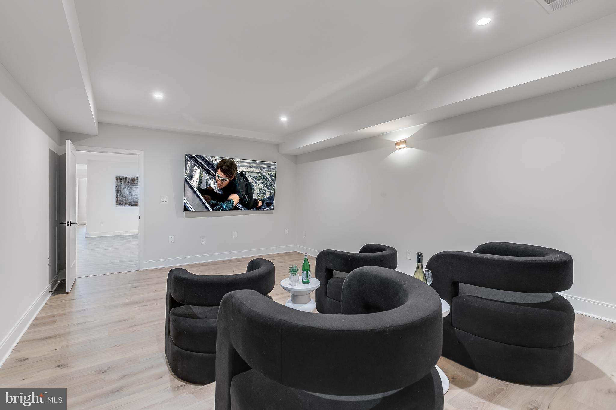 5914 Woodley Rd