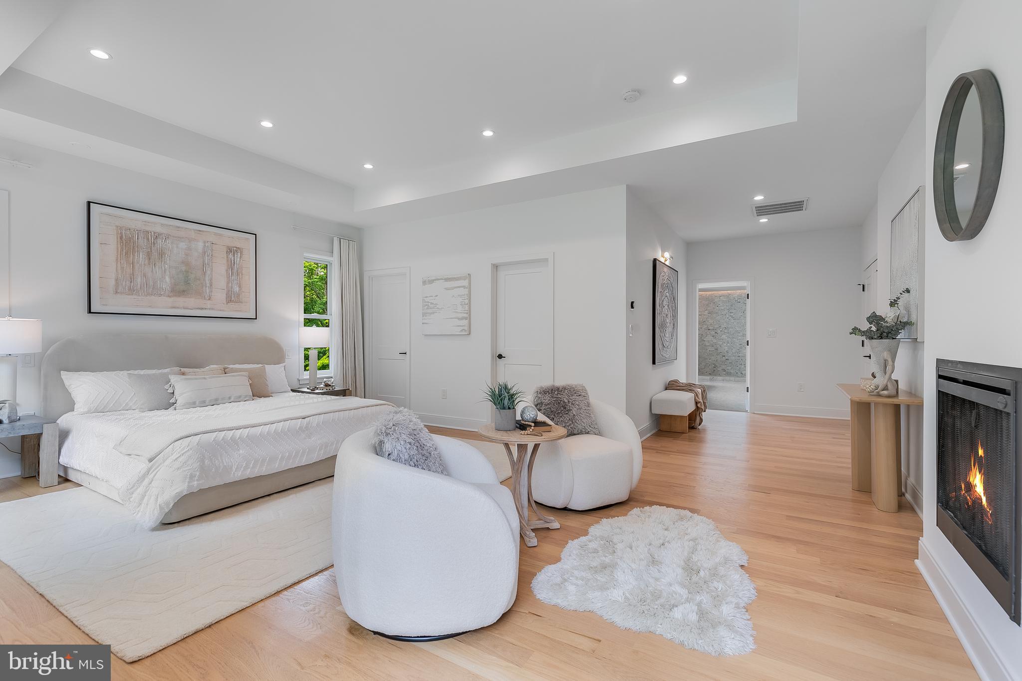 5914 Woodley Rd