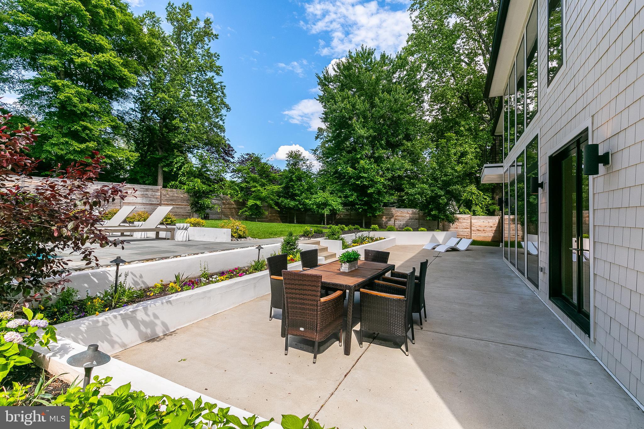 5914 Woodley Rd
