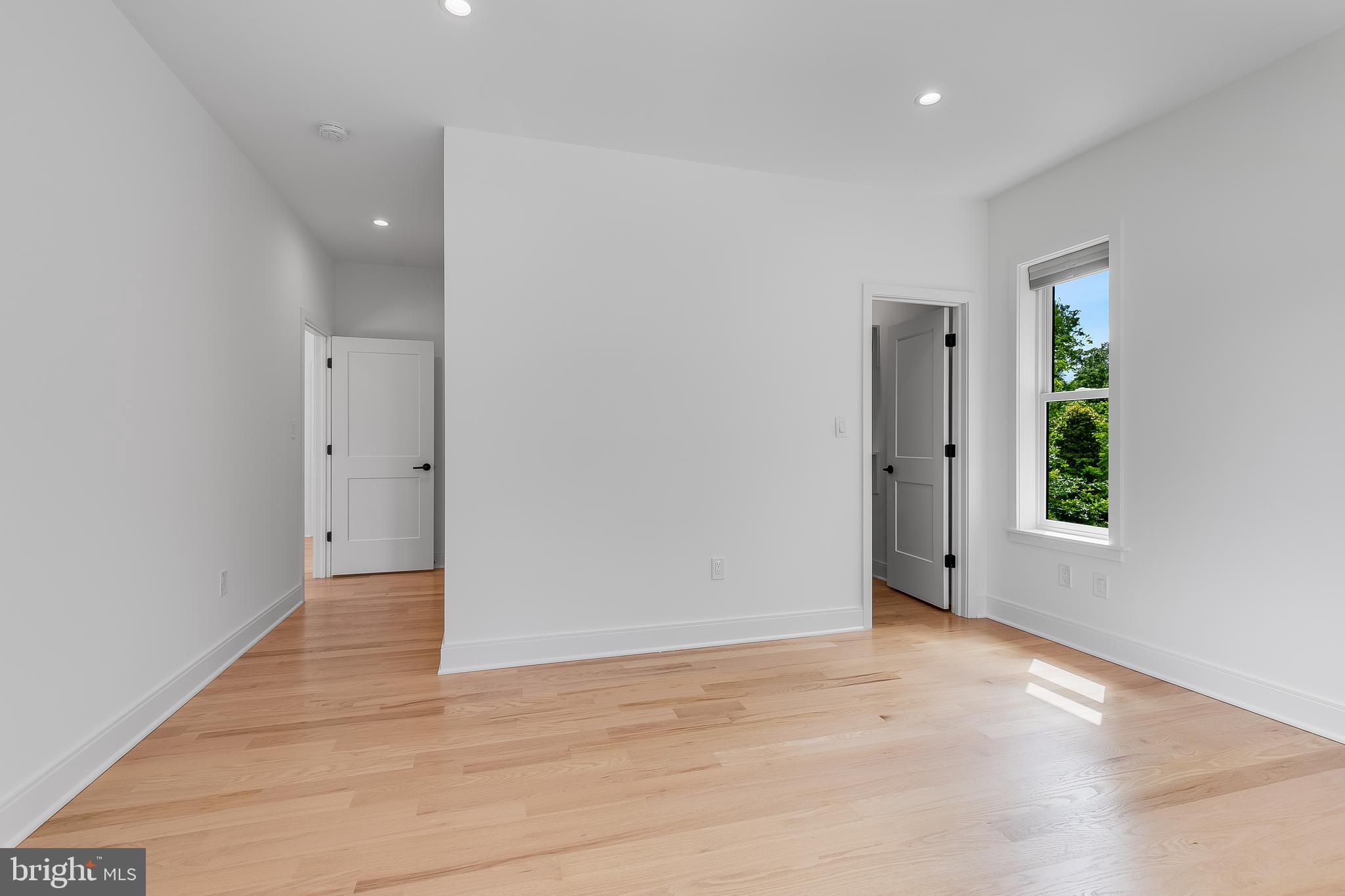5914 Woodley Rd