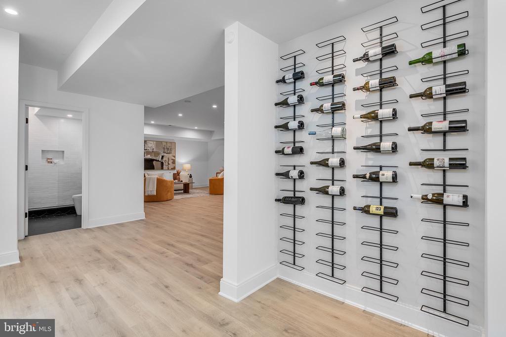 5914 Woodley Rd