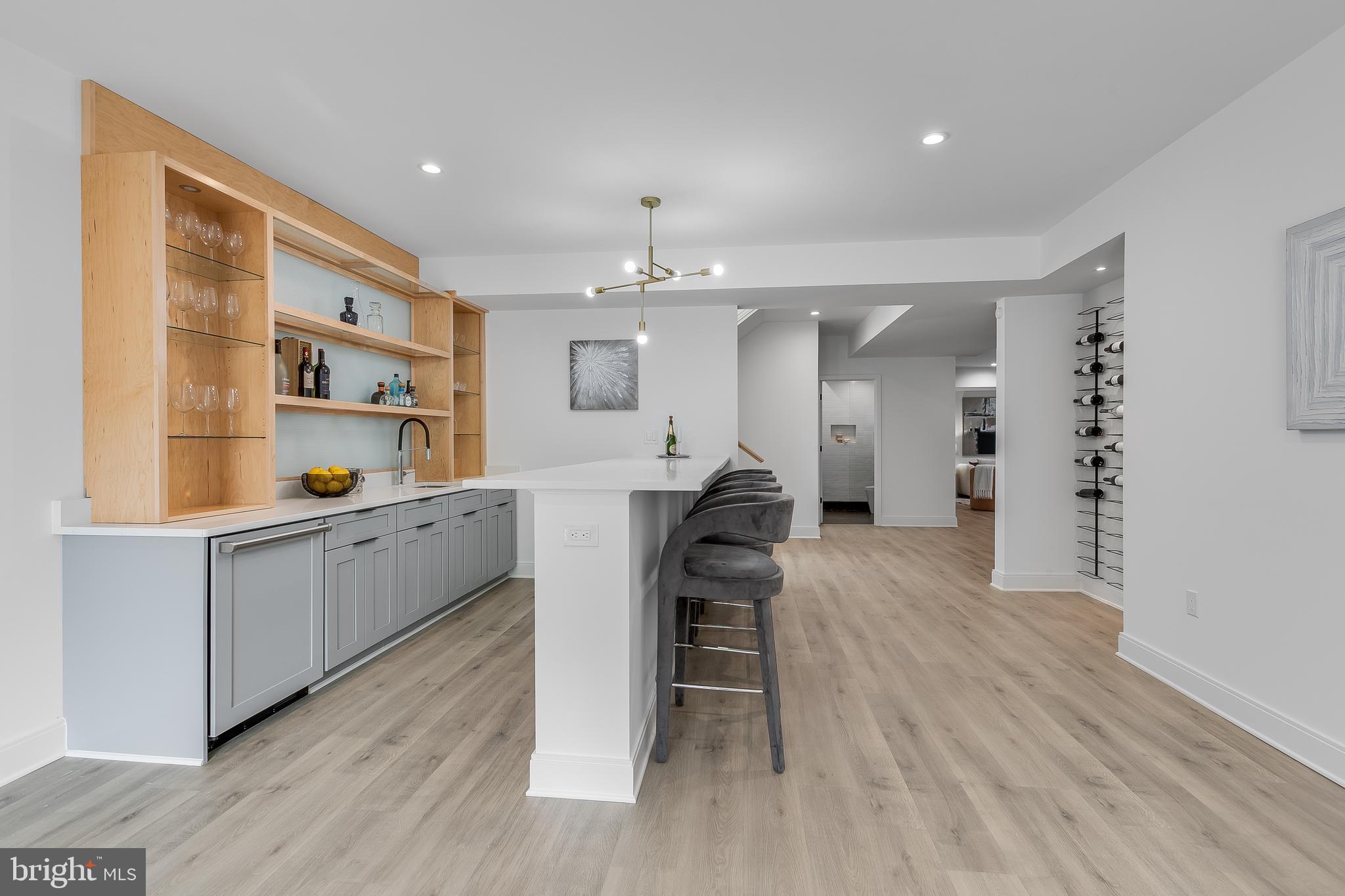 5914 Woodley Rd