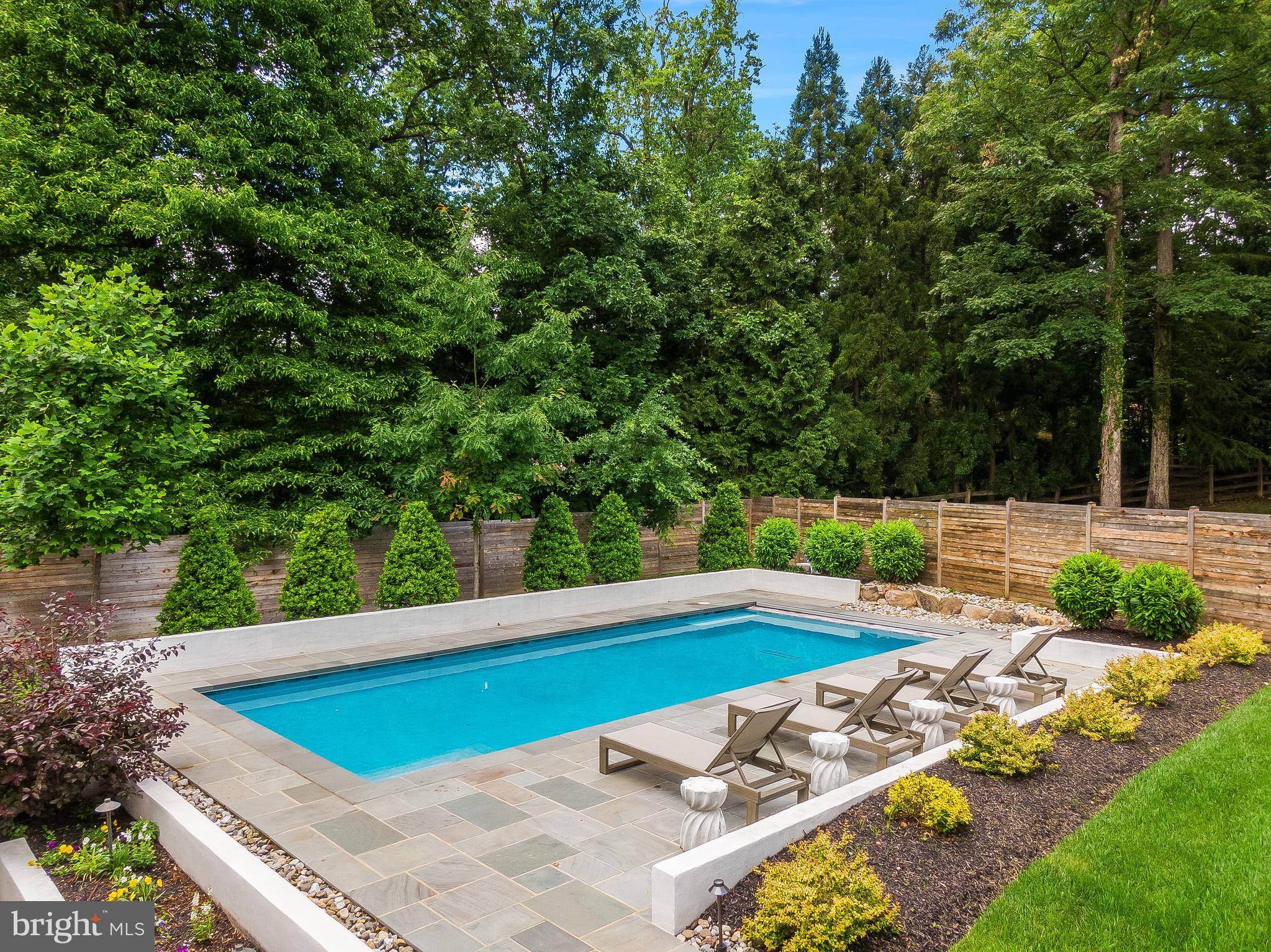 5914 Woodley Rd