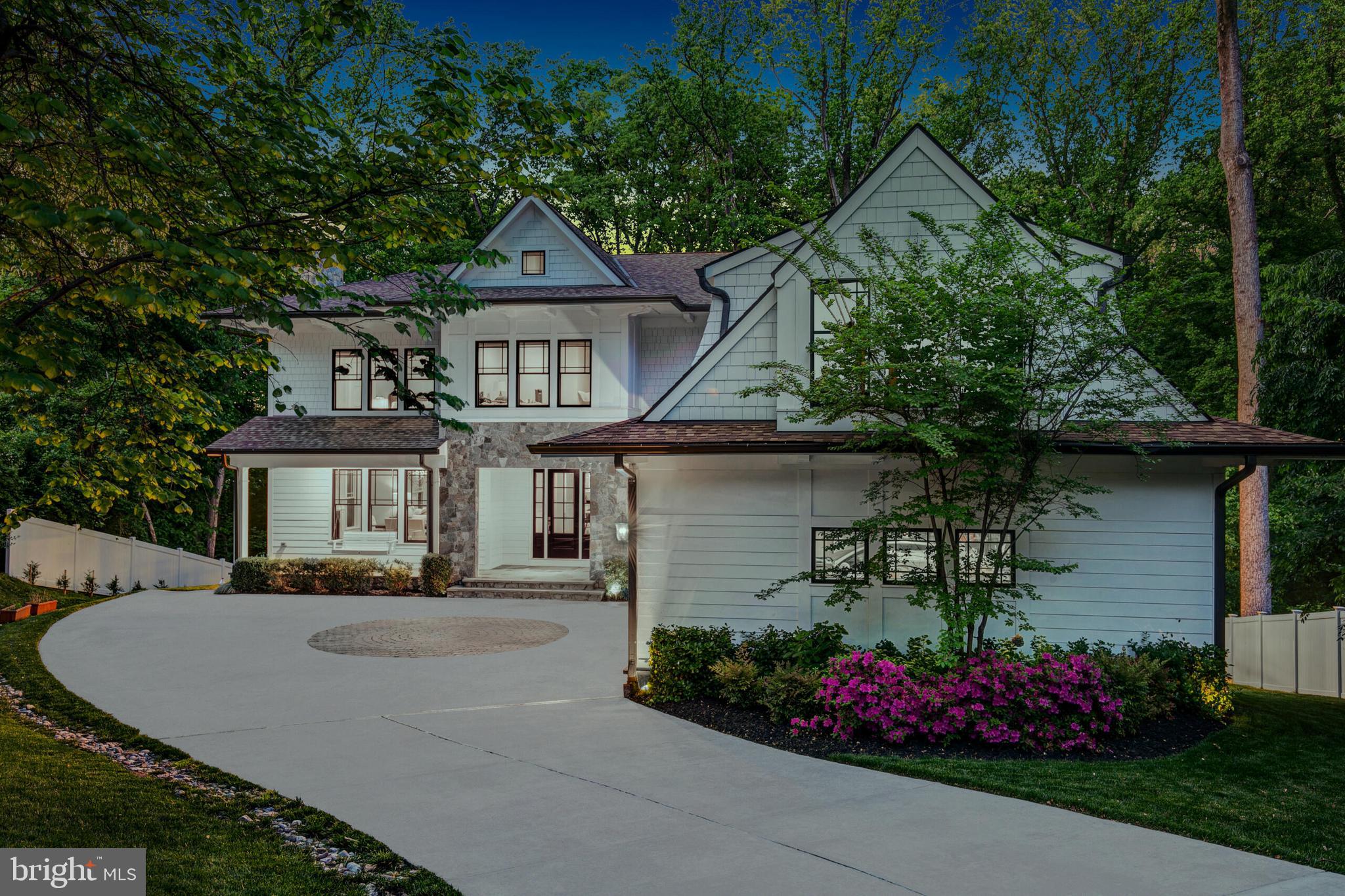 7004 River Oaks Dr