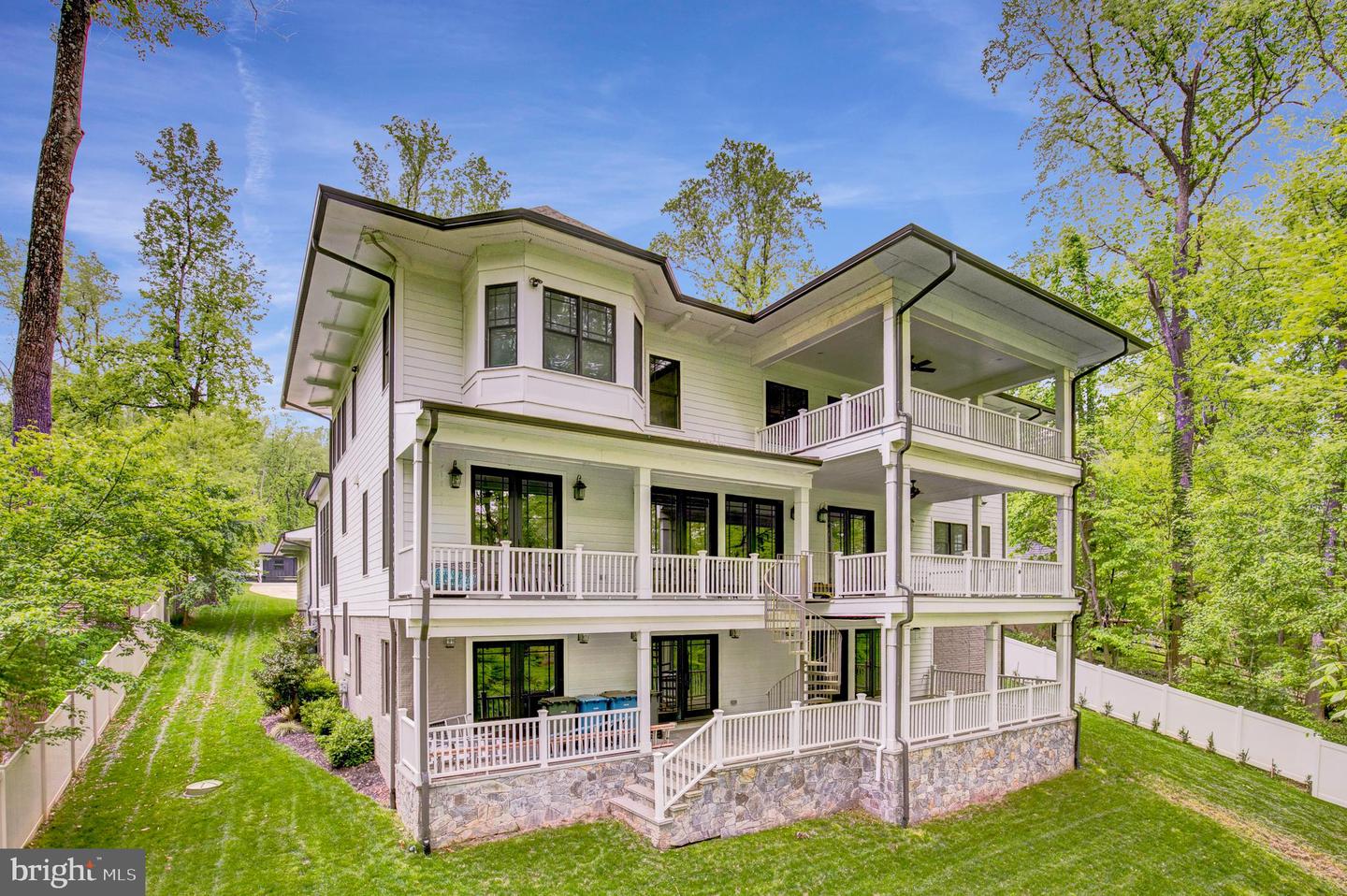 7004 River Oaks Dr