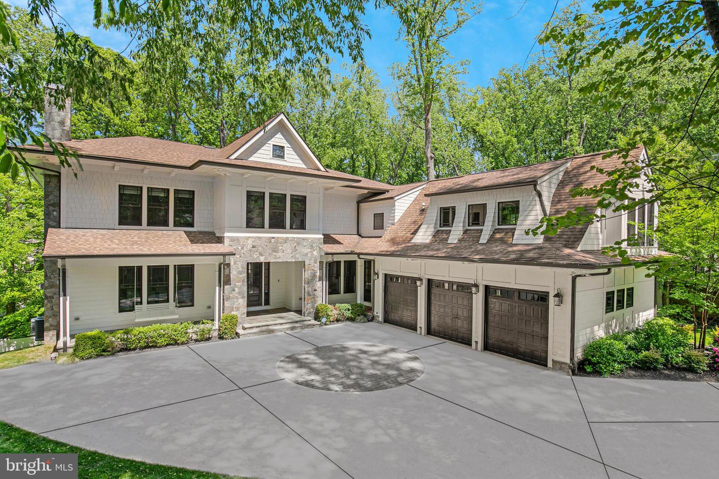 7004 River Oaks Dr