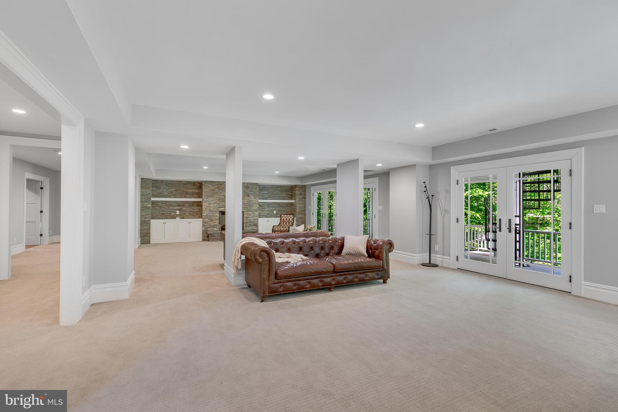 7004 River Oaks Dr