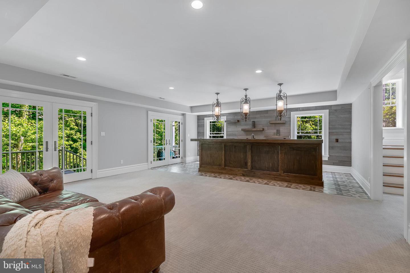 7004 River Oaks Dr