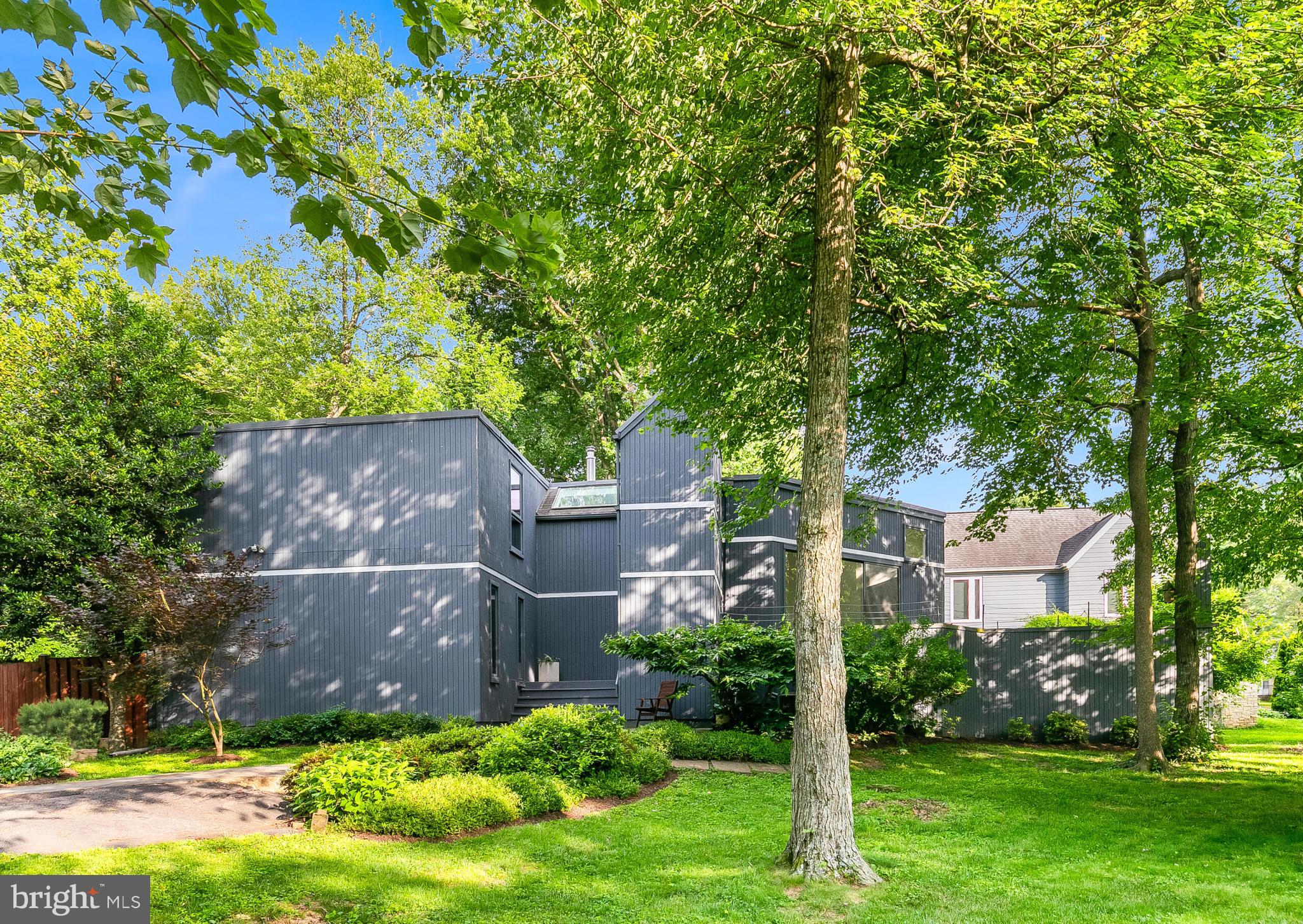6885 Melrose Dr