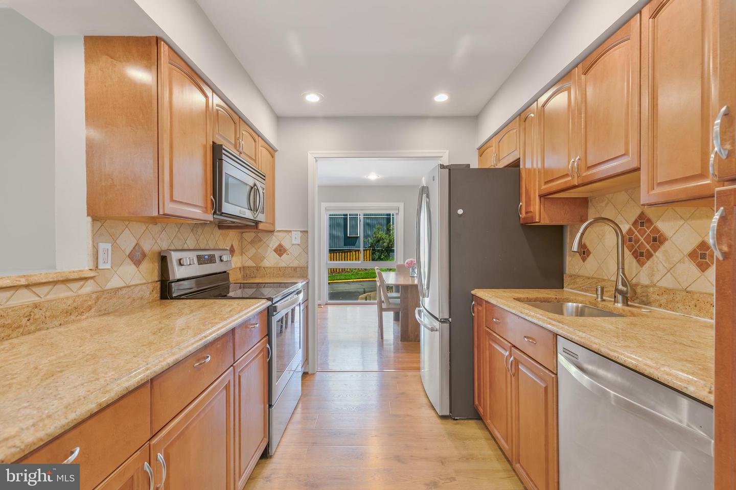 3048 Sugar Ln