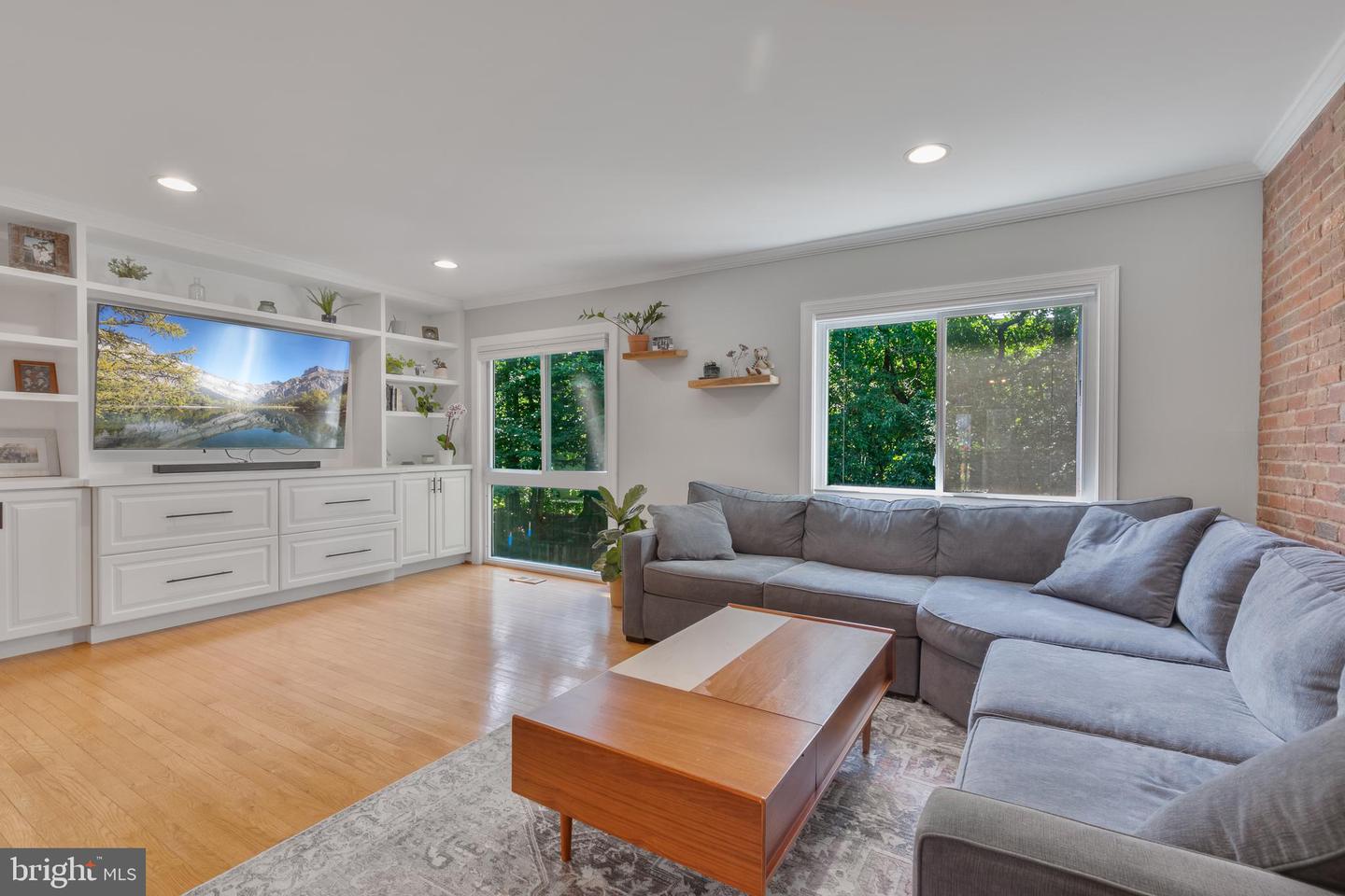 3048 Sugar Ln