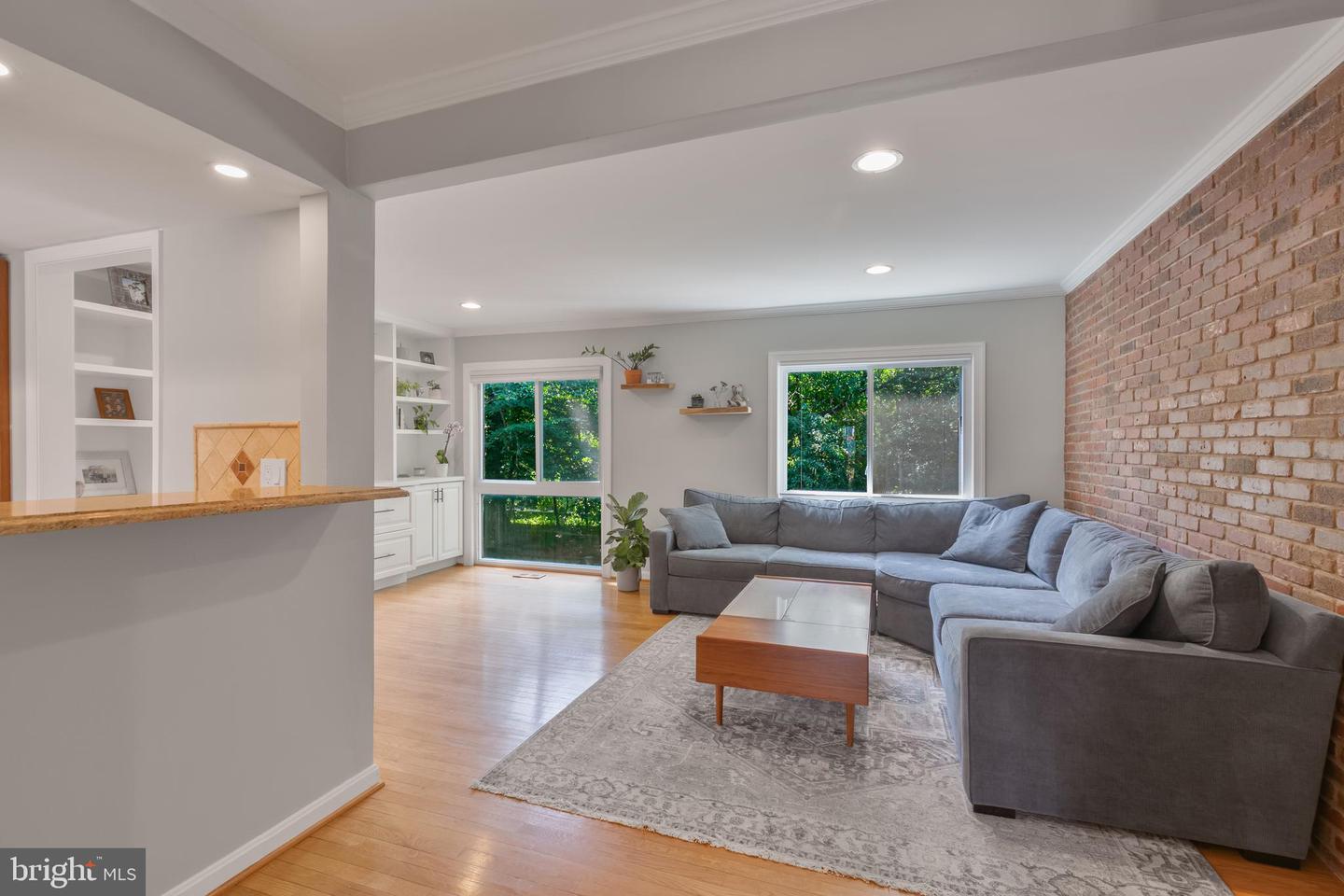 3048 Sugar Ln