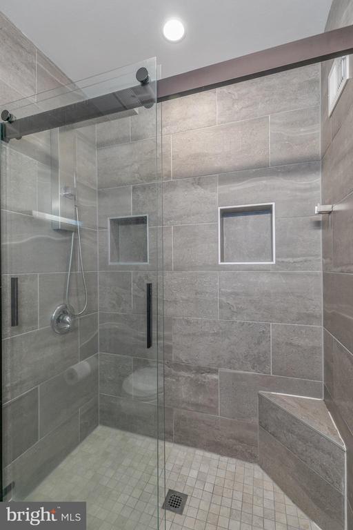 3048 Sugar Ln