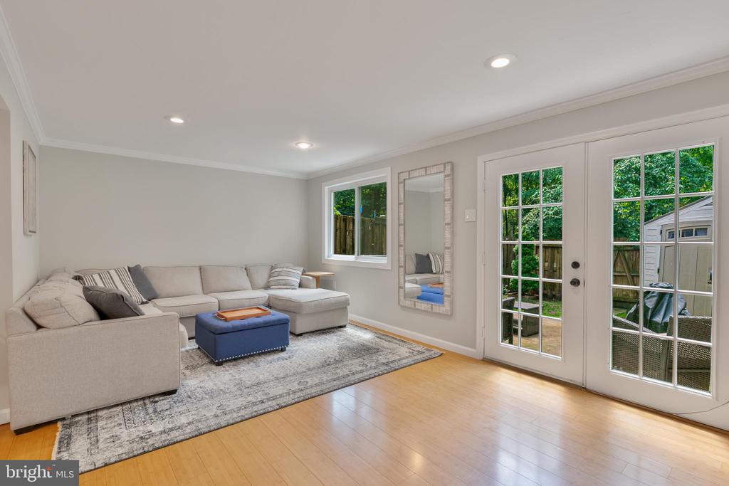 3048 Sugar Ln