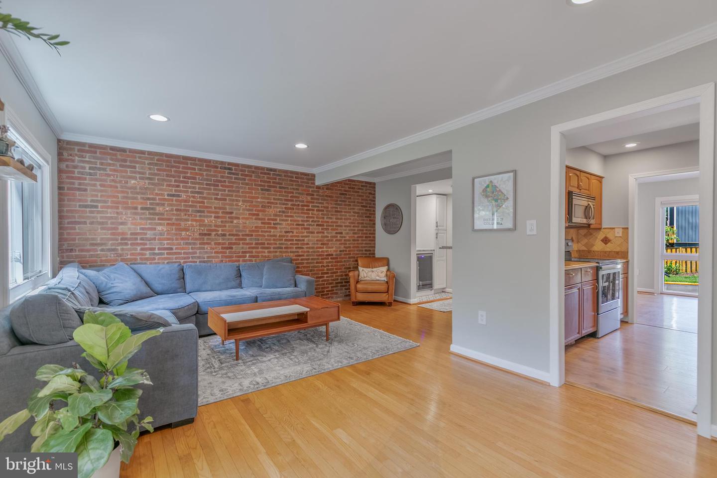3048 Sugar Ln
