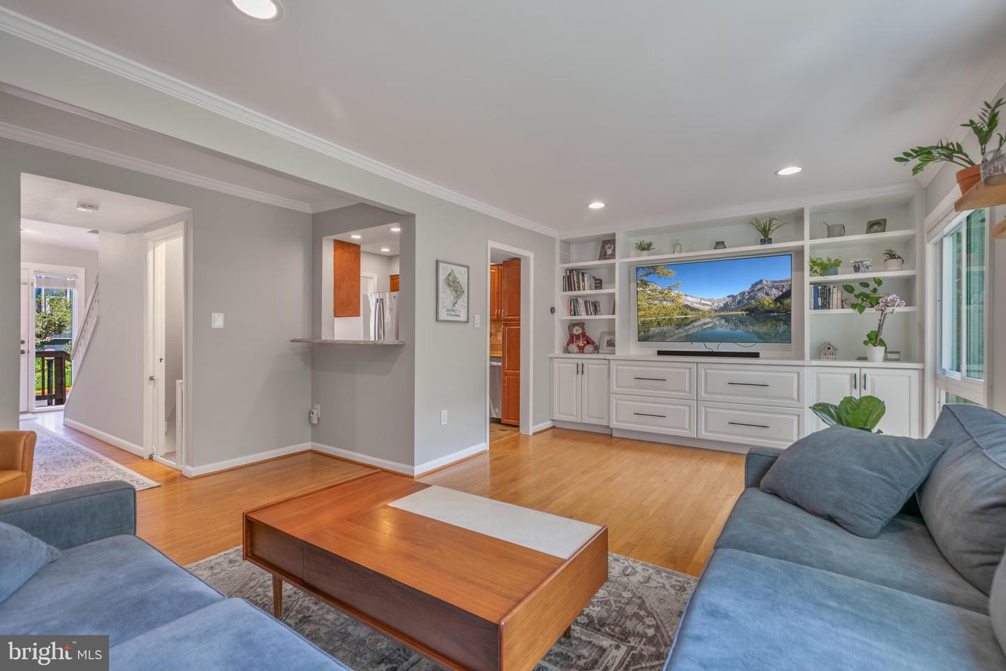 3048 Sugar Ln