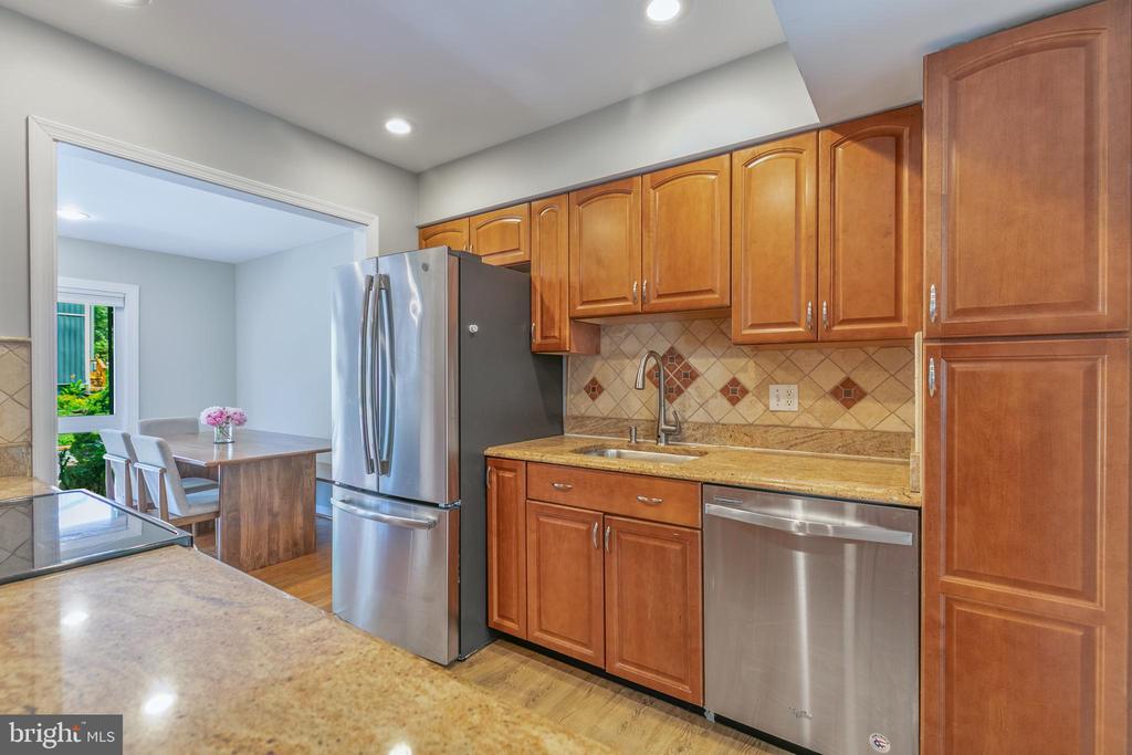 3048 Sugar Ln