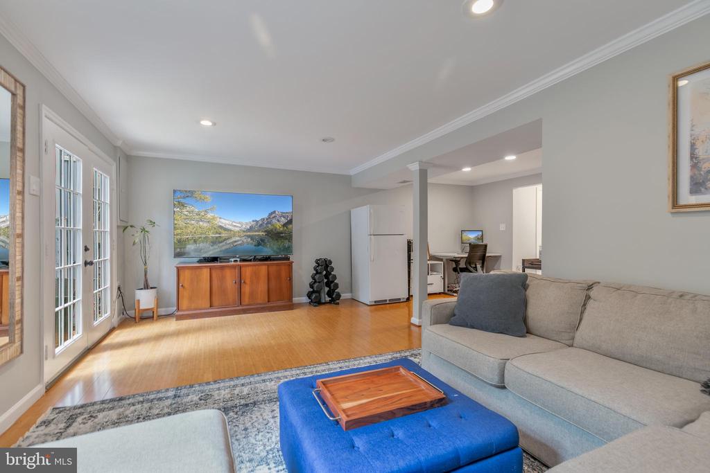 3048 Sugar Ln
