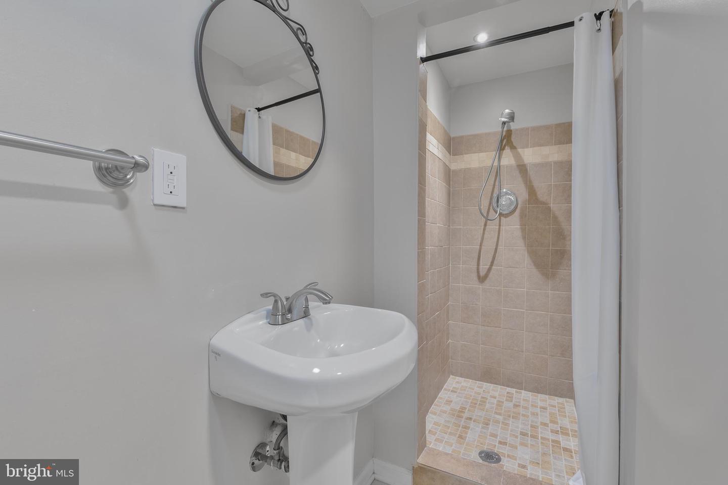3048 Sugar Ln