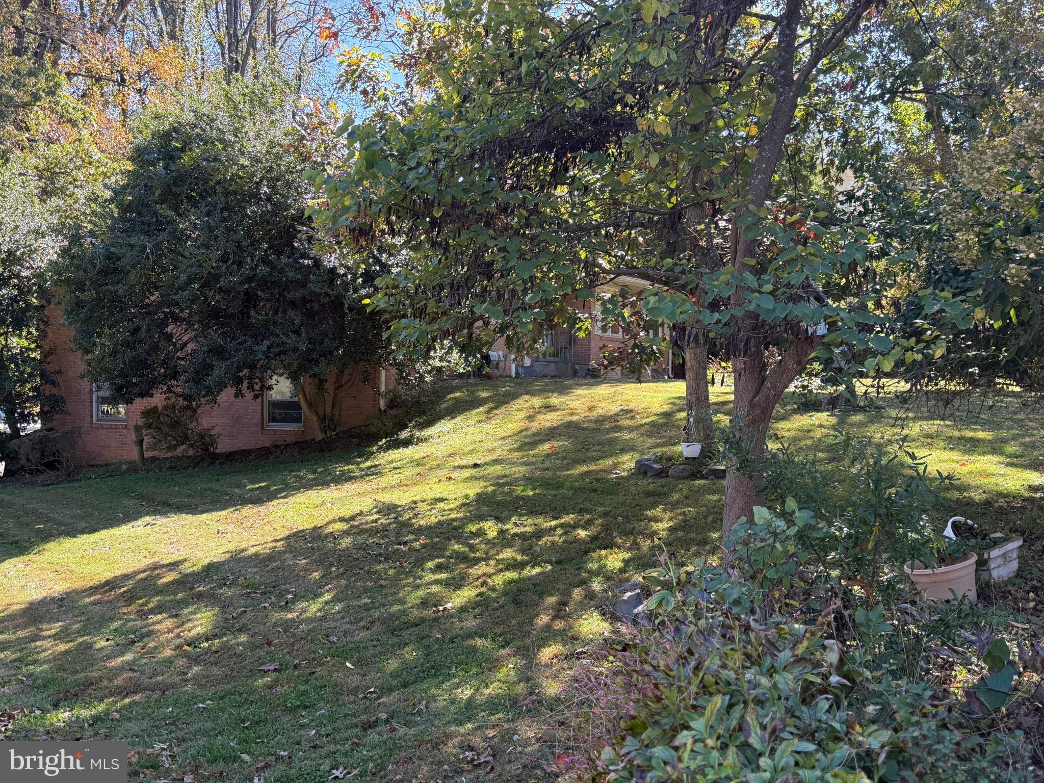 1501 WOODACRE DRIVE