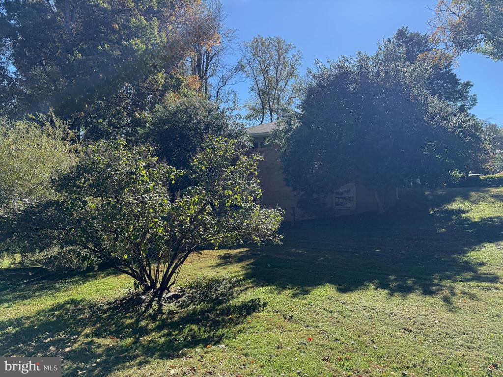 1501 WOODACRE DRIVE