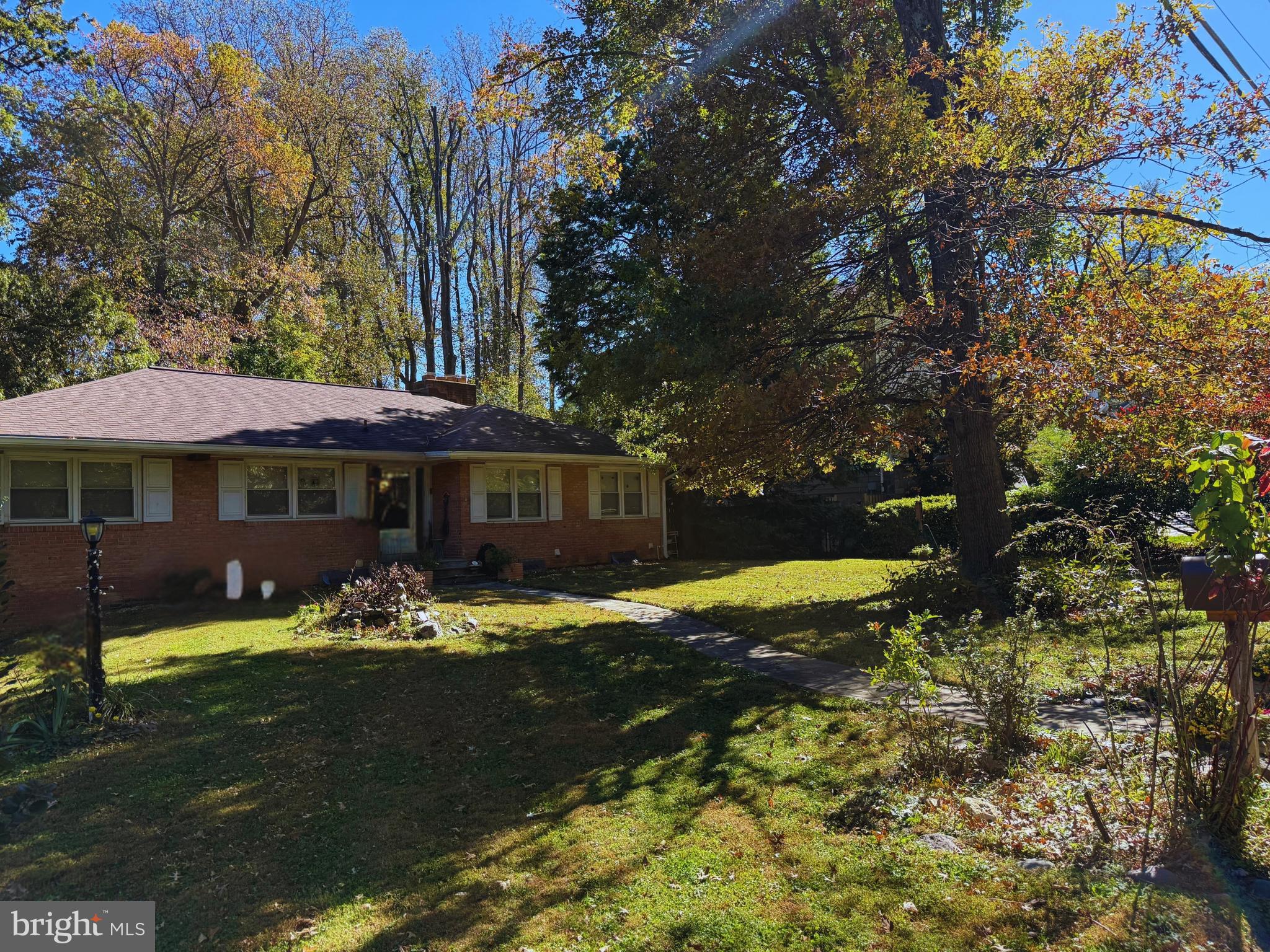 1501 WOODACRE DRIVE