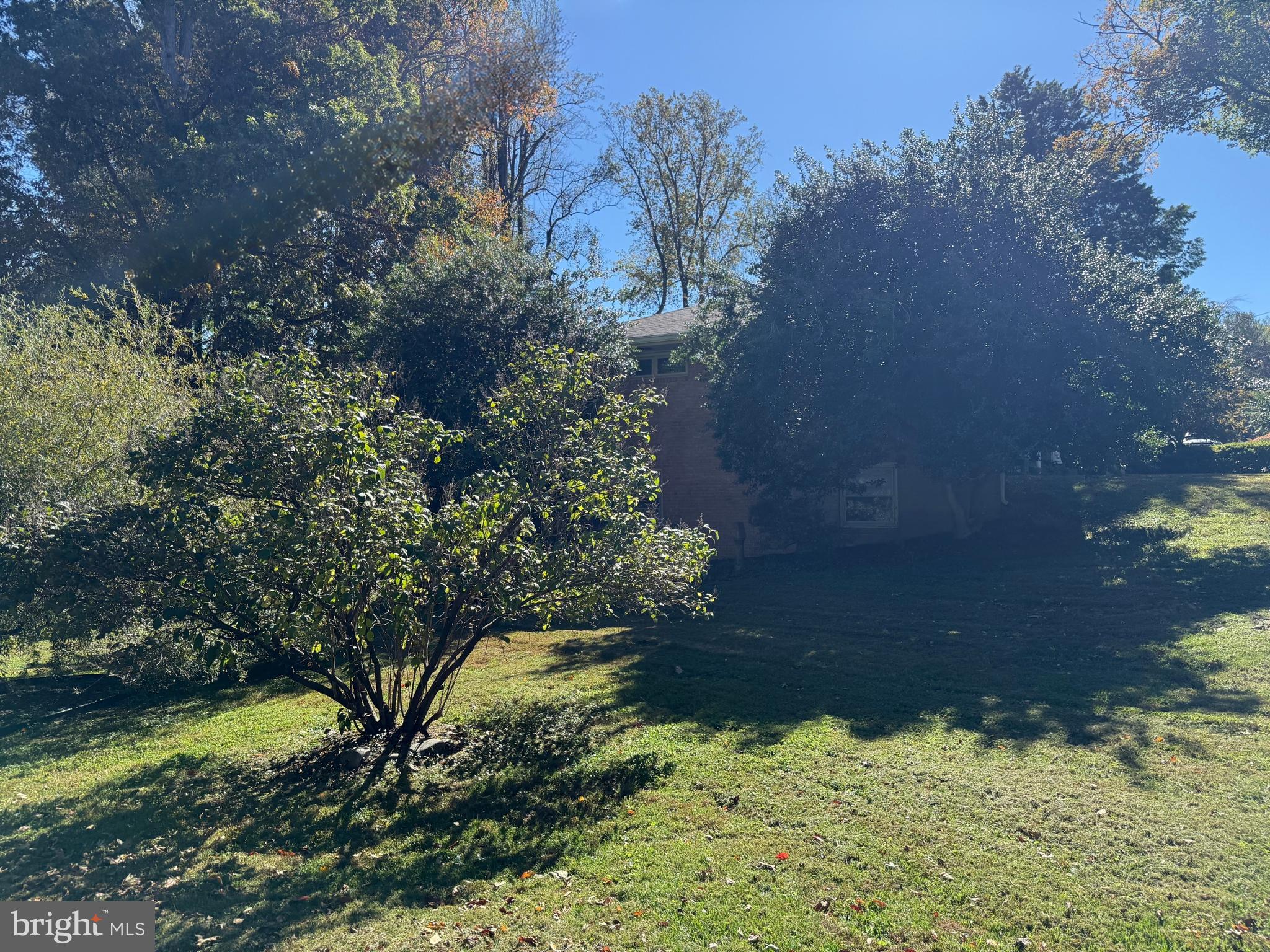 1501 WOODACRE DRIVE