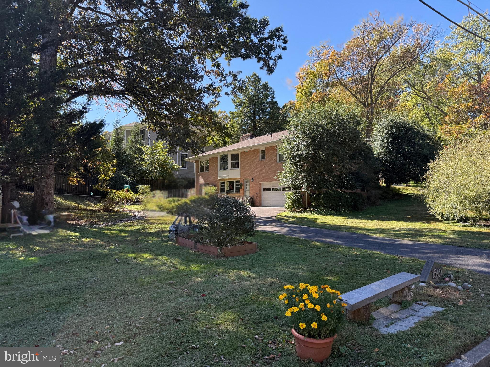 1501 WOODACRE DRIVE