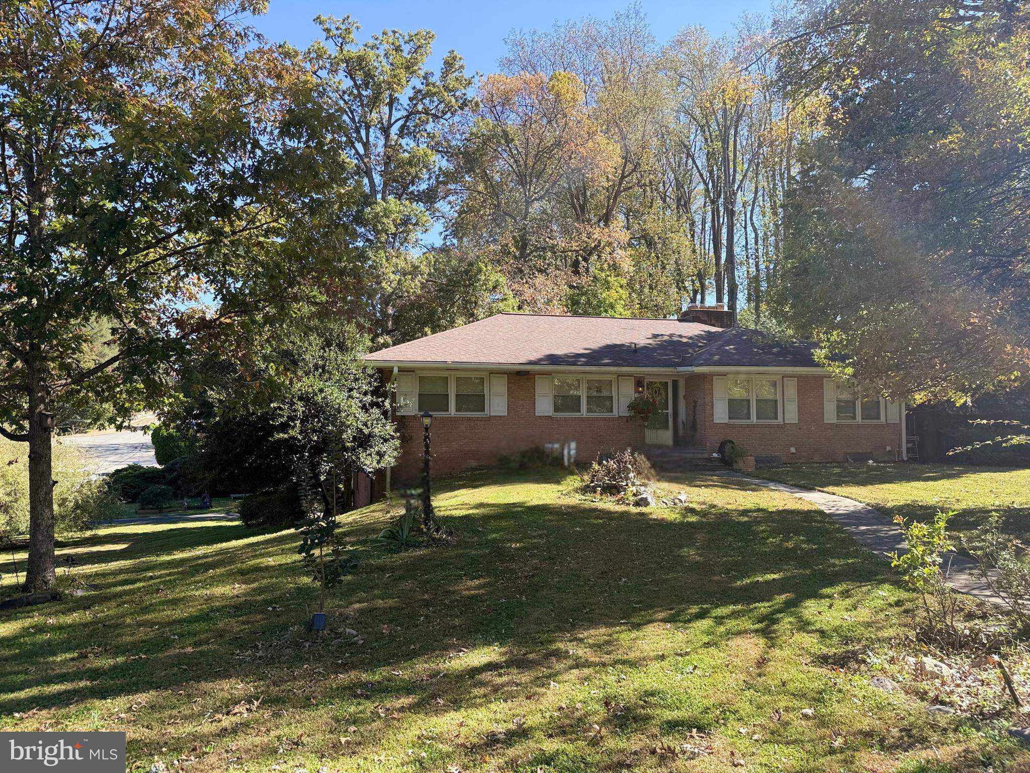 1501 WOODACRE DRIVE