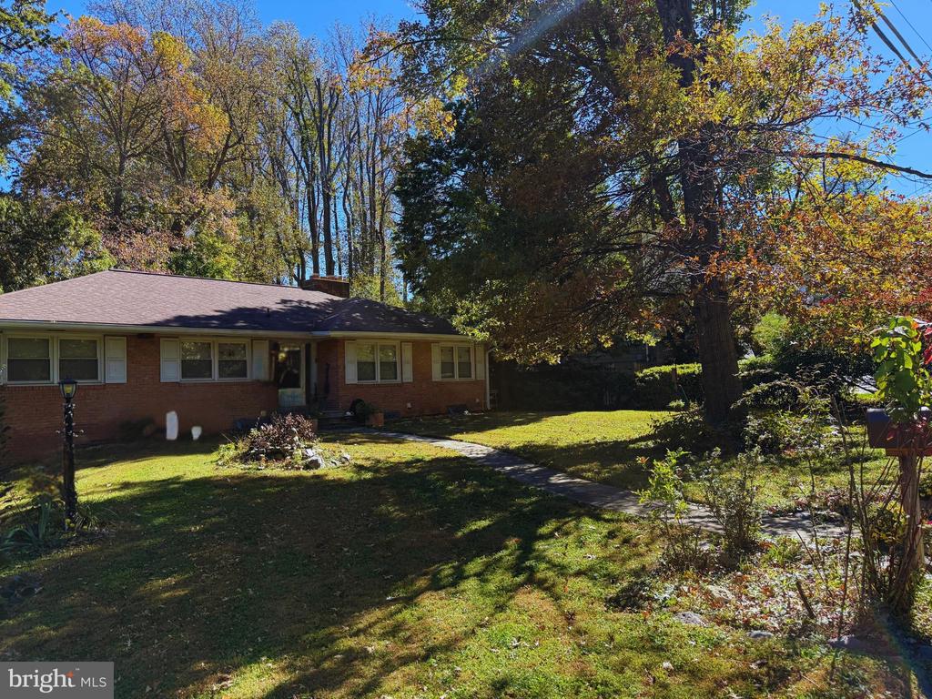 1501 WOODACRE DRIVE