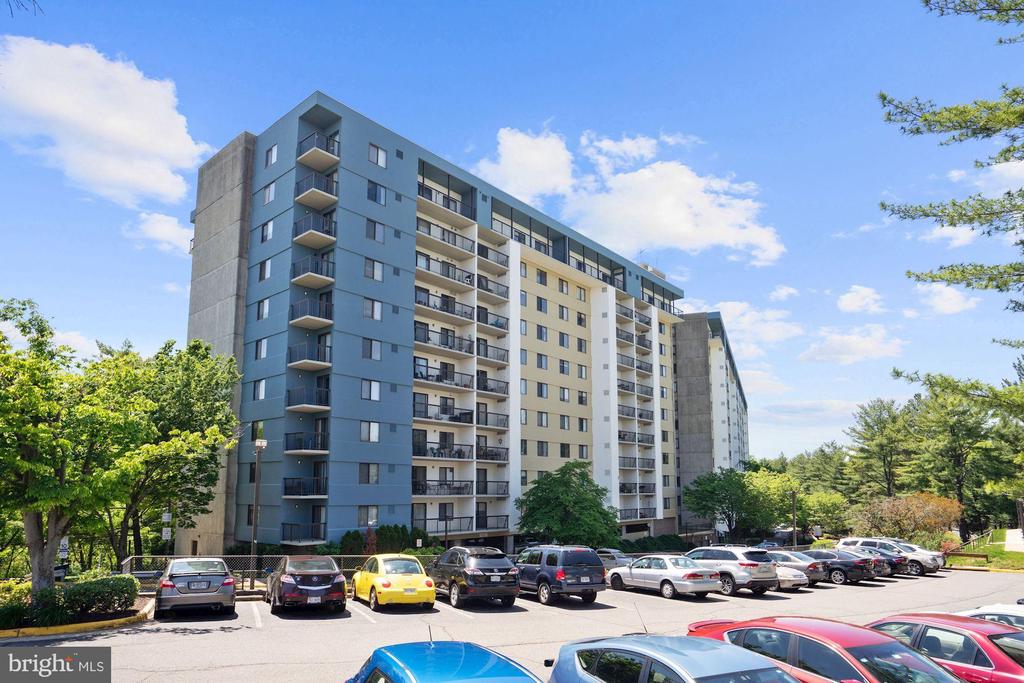 3800 POWELL LANE 813