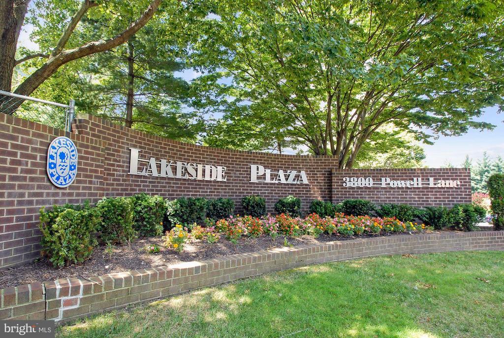 3800 POWELL LANE 813