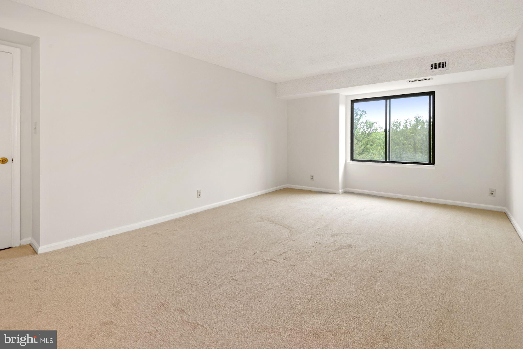 3800 POWELL LANE 813