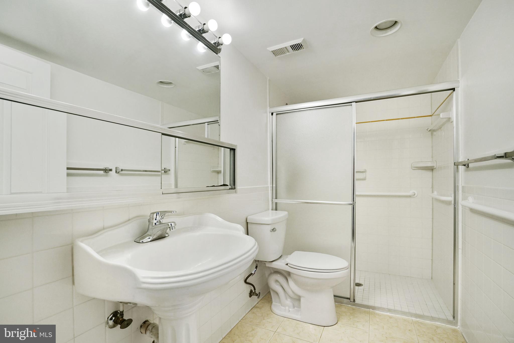 3800 POWELL LANE 813