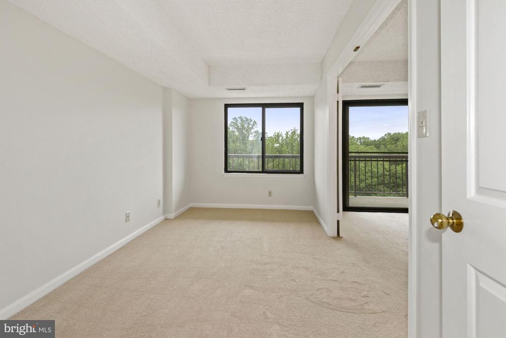 3800 POWELL LANE 813