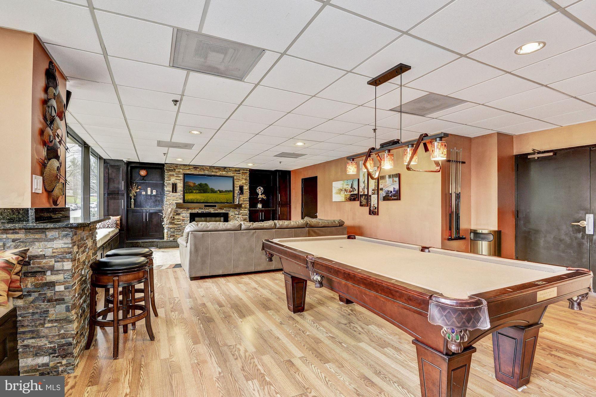 3800 POWELL LANE 813