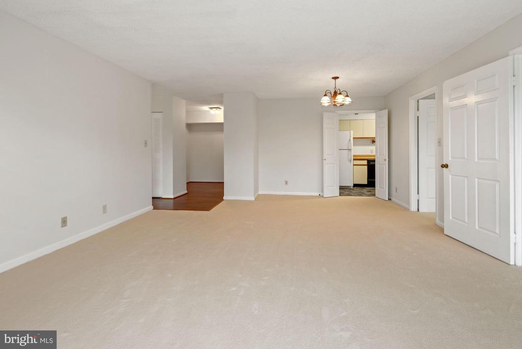 3800 POWELL LANE 813