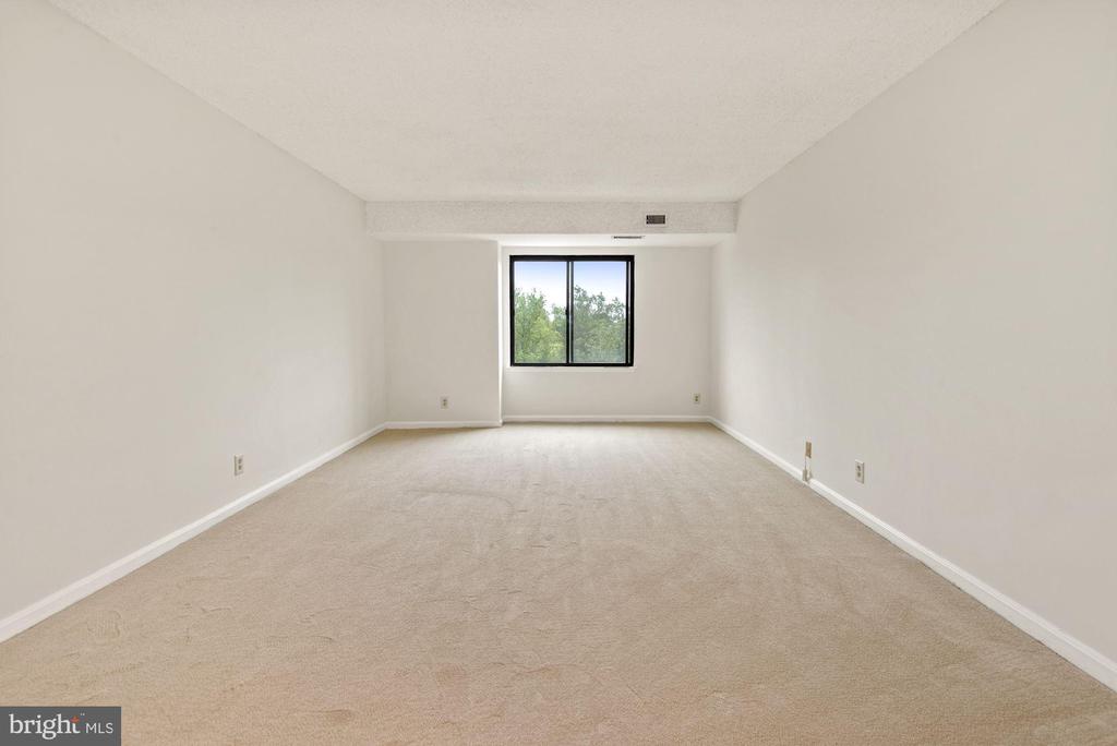 3800 POWELL LANE 813