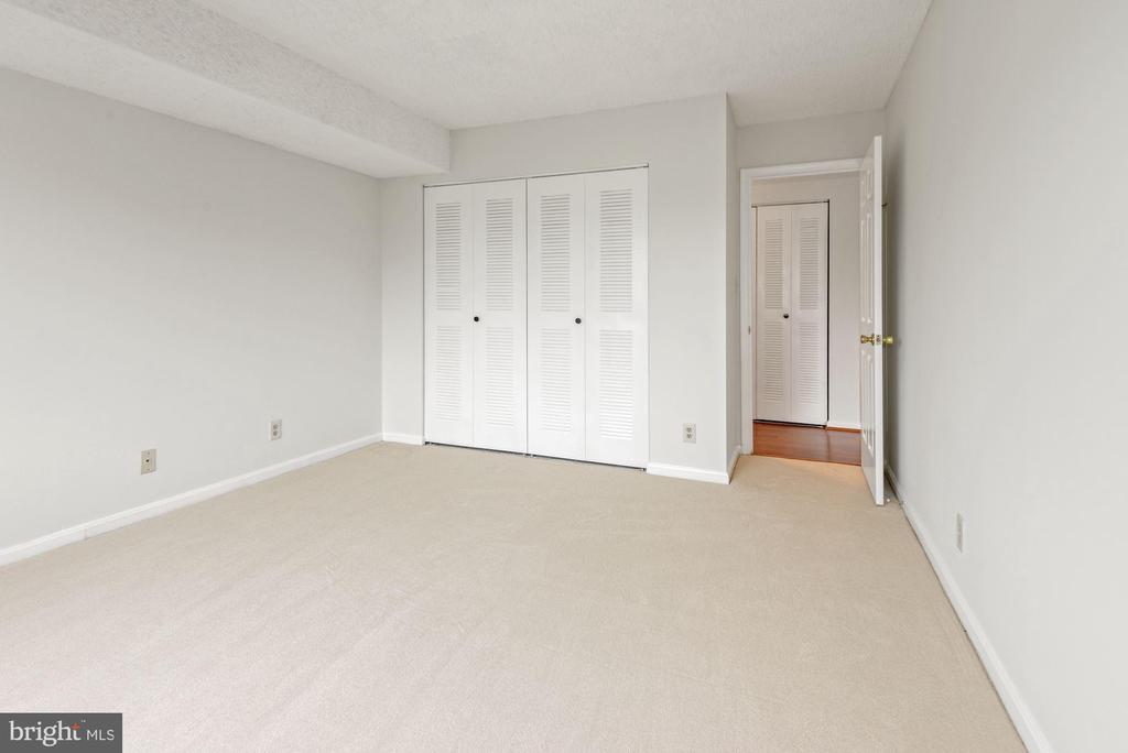 3800 POWELL LANE 813