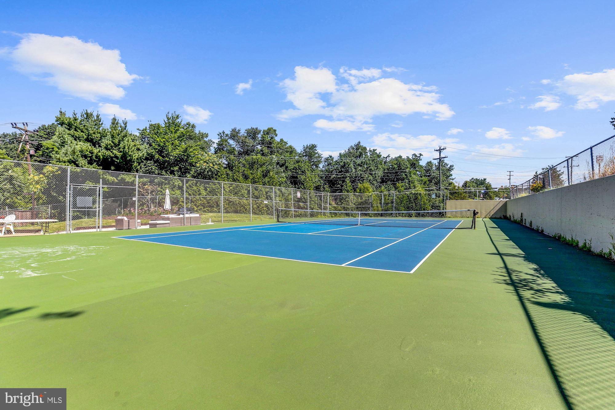 3800 POWELL LANE 813