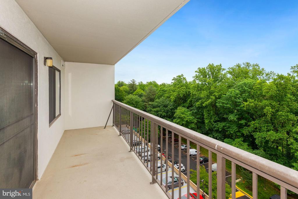 3800 POWELL LANE 813