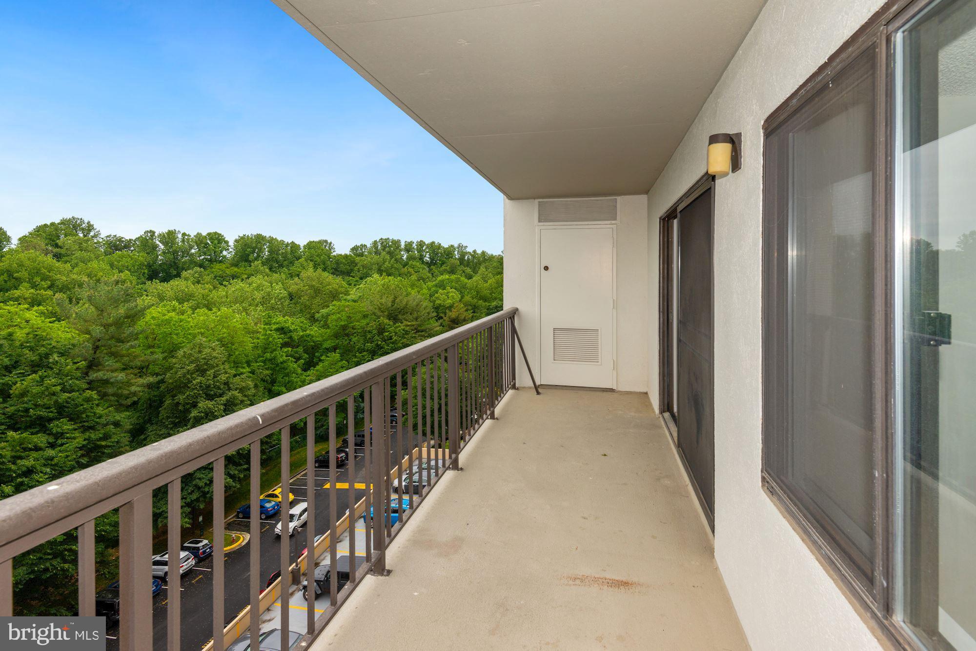 3800 POWELL LANE 813