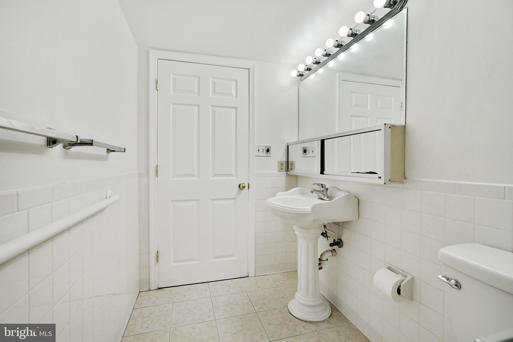 3800 POWELL LANE 813