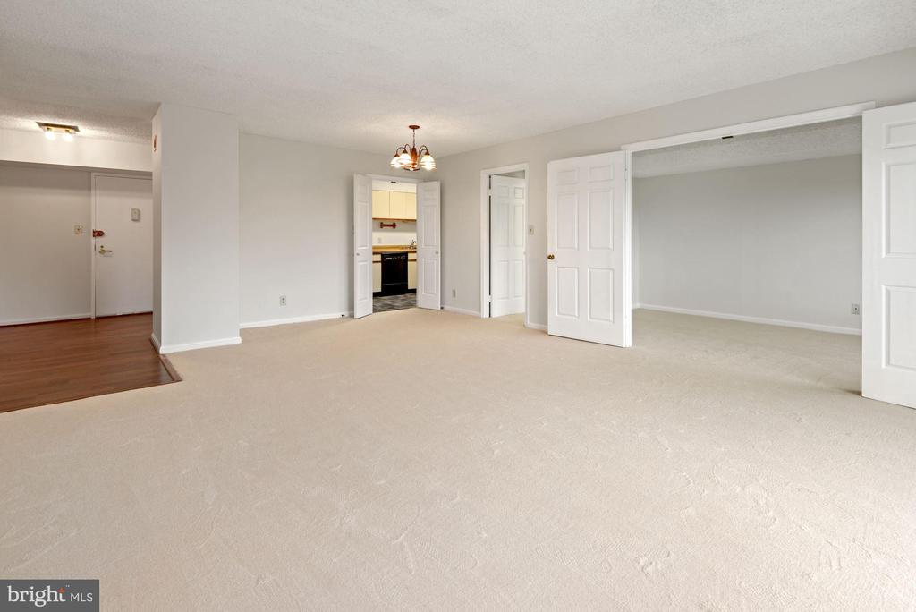 3800 POWELL LANE 813