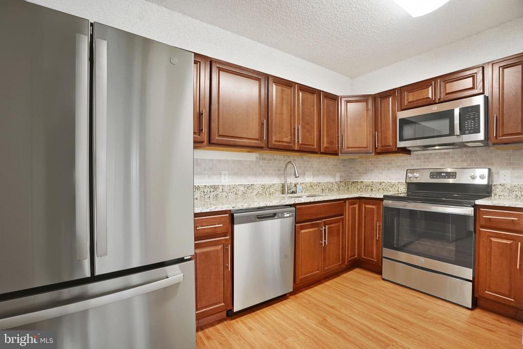 3800 POWELL LANE 813